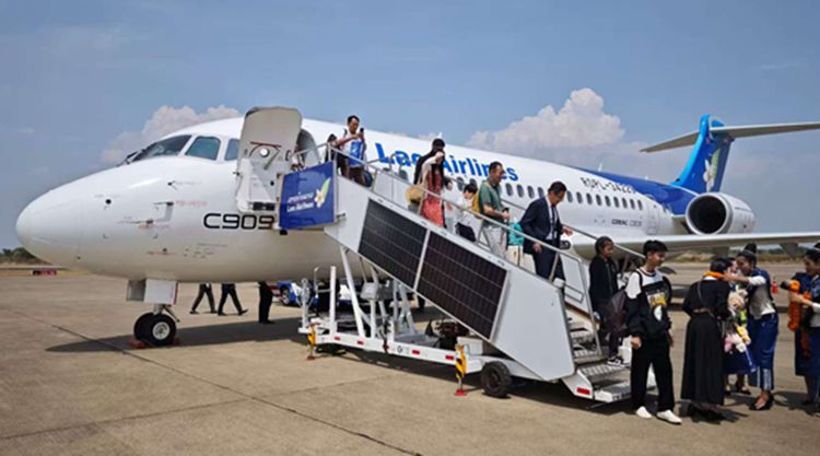C909飛機(jī)完成老撾首航